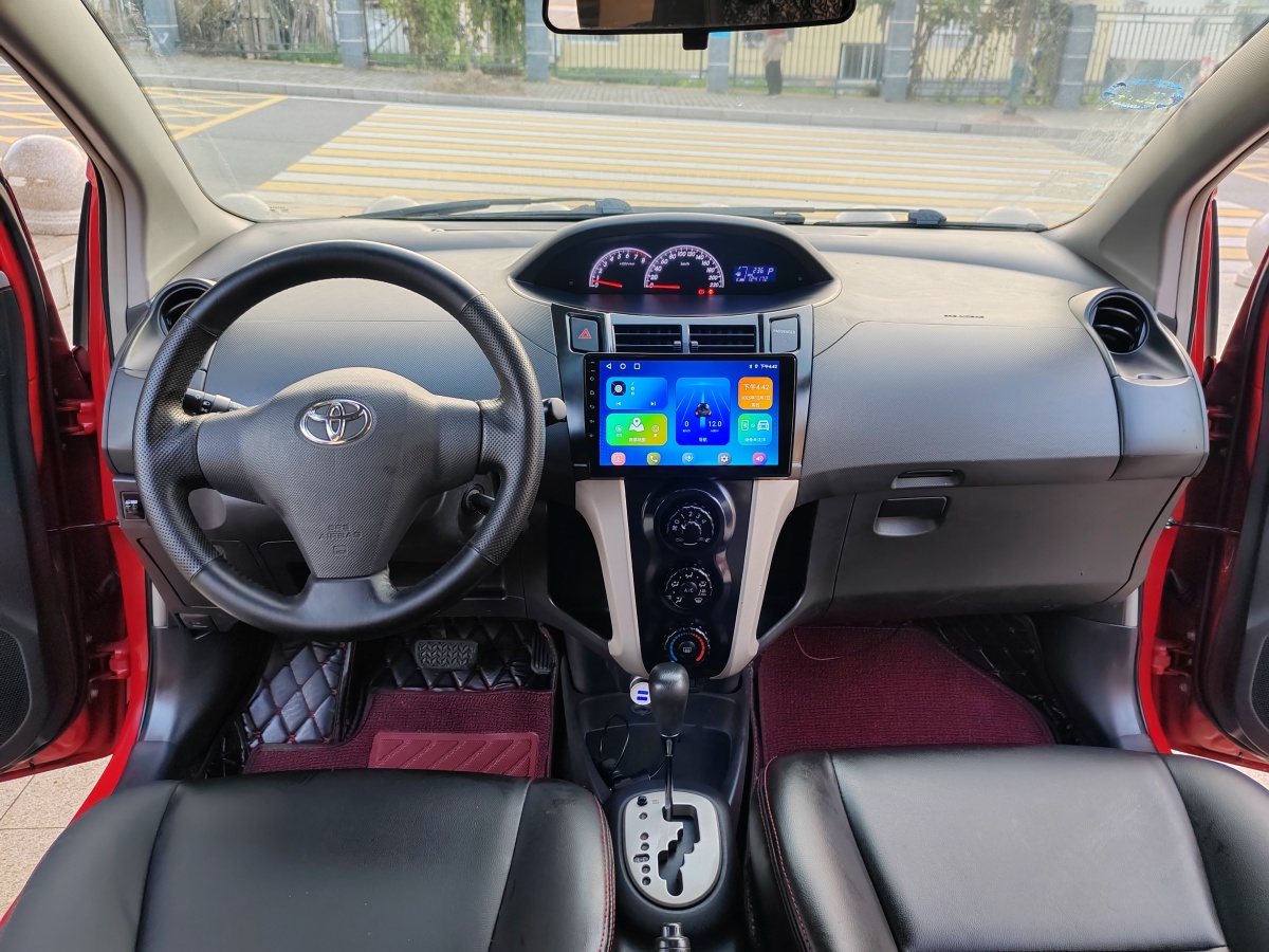 Toyota Yaris 2013 car image #7