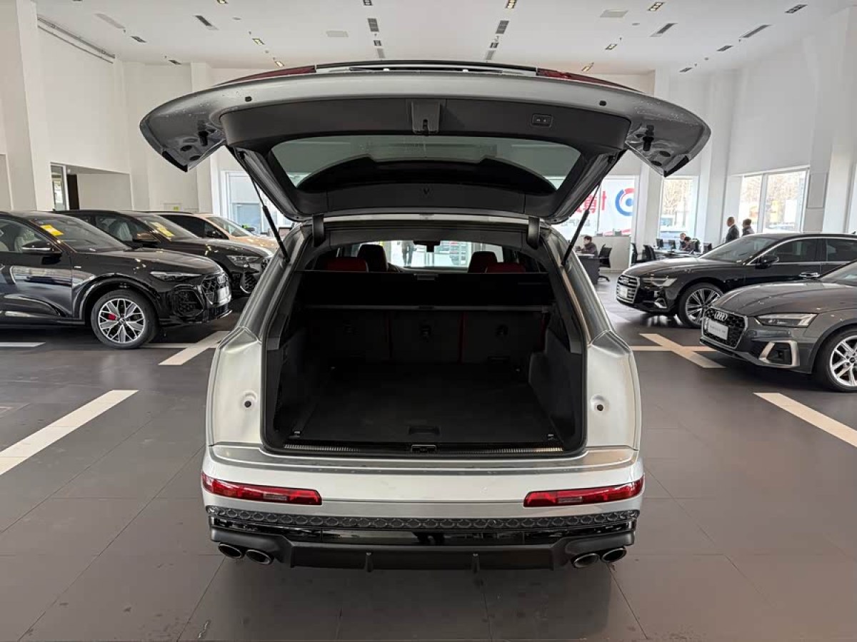 Audi SQ7 2024 immagine di auto #7