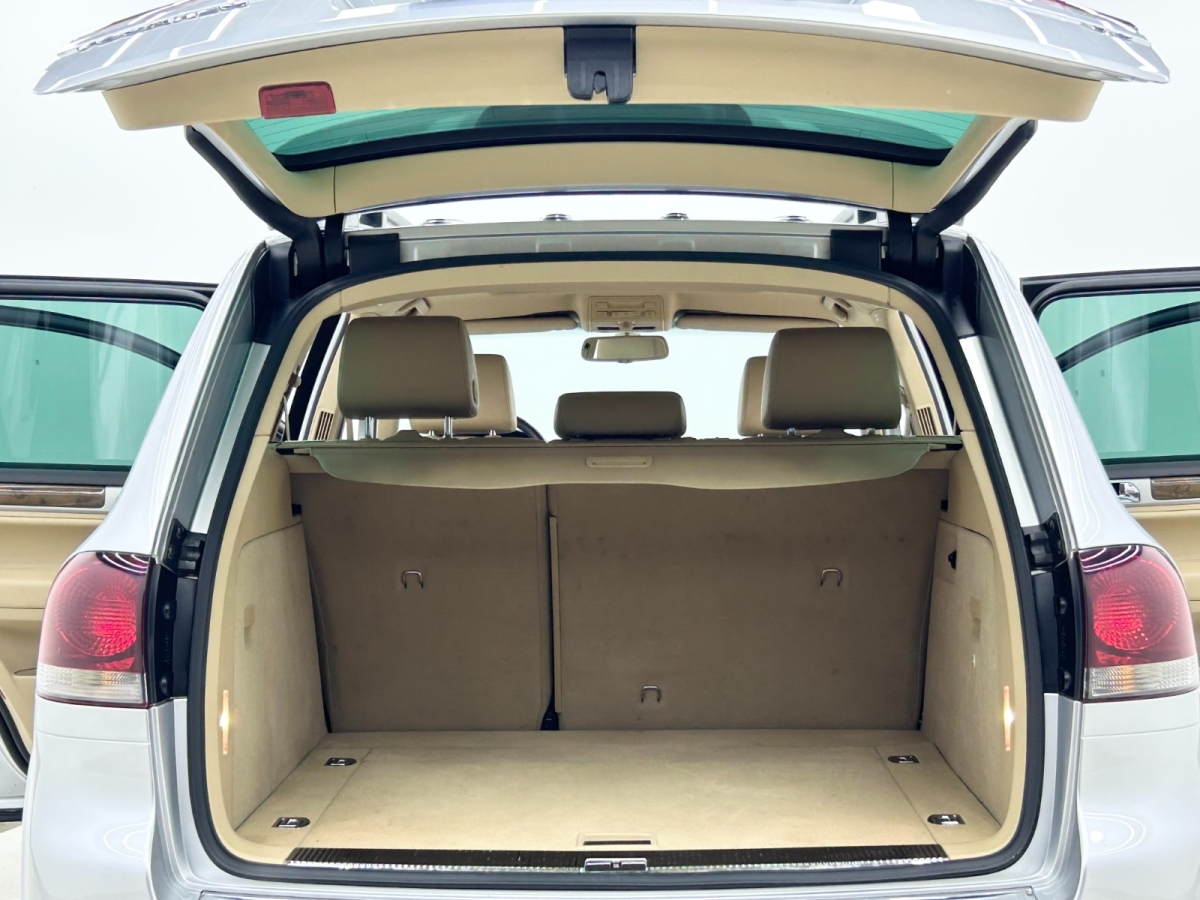 Volkswagen Touareg 2010 car image #7
