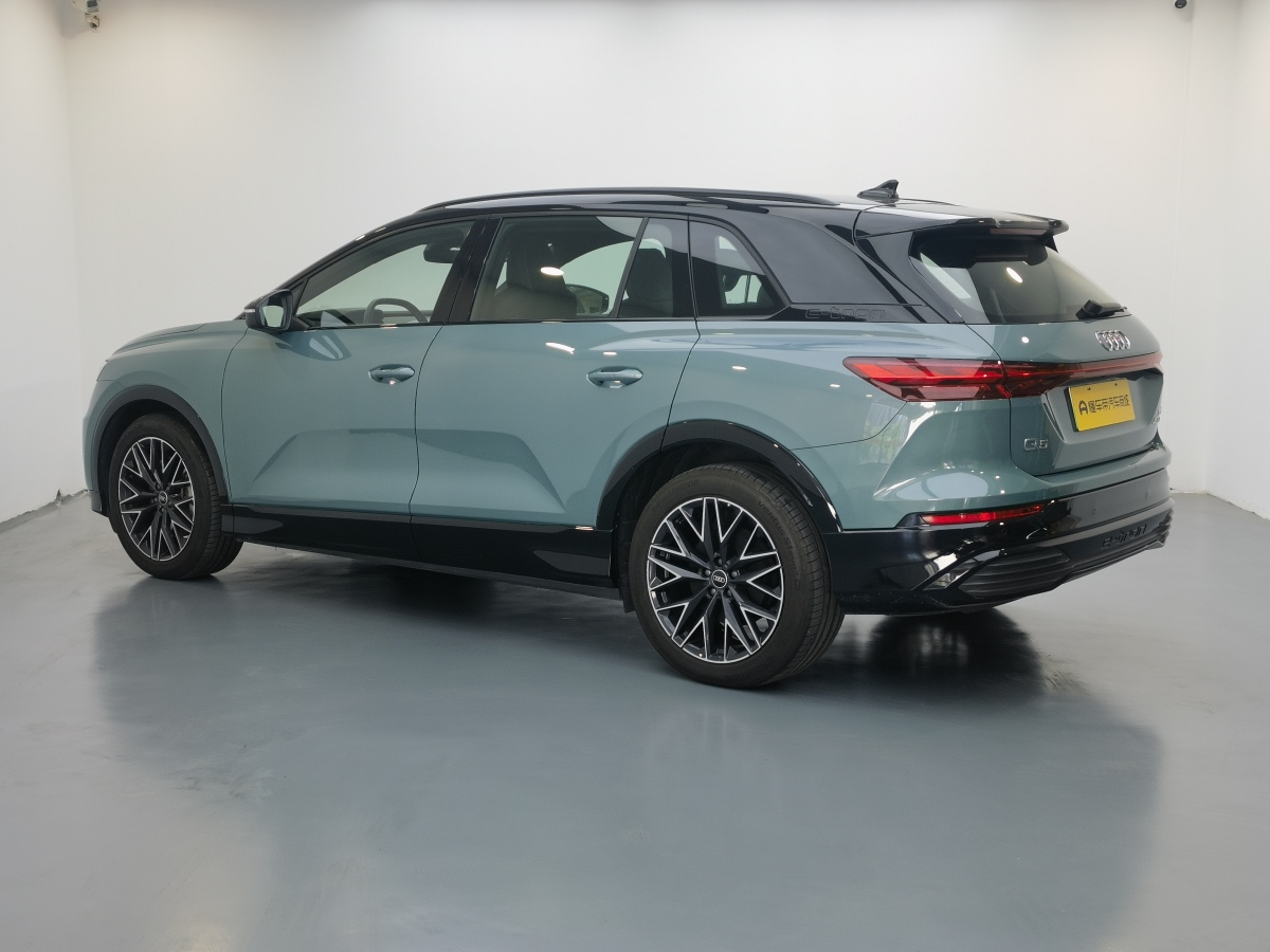 Audi Q5 e-tron 2023 صورة سيارة #7