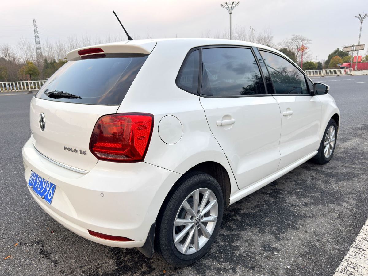 Volkswagen Polo 2014 car image #7