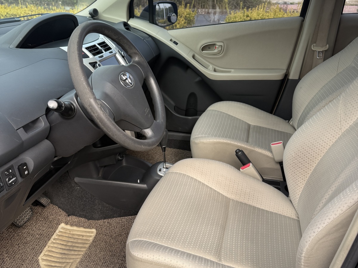 Toyota Yaris 2010 car image #7