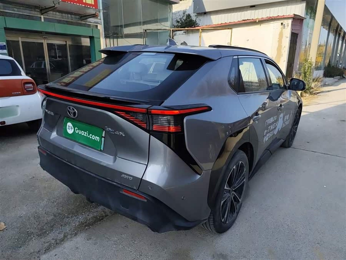 Toyota bZ4X 2022 immagine di auto #7