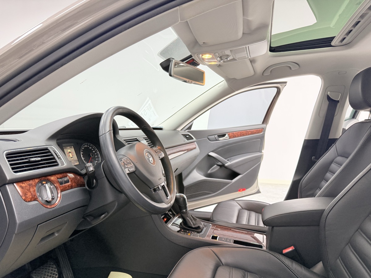 Volkswagen Passat 2012 car image #7