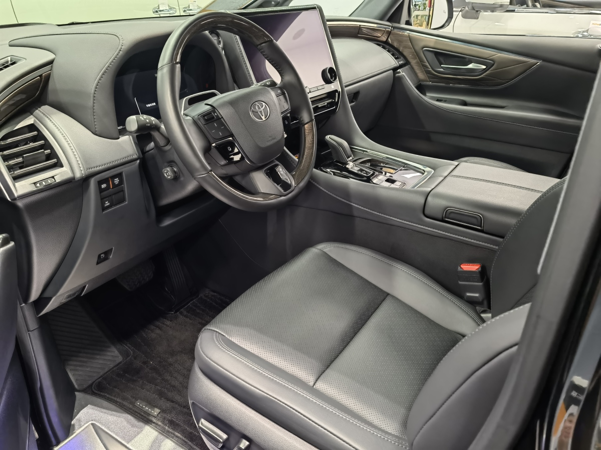 Toyota Alphard 2024 car image #7