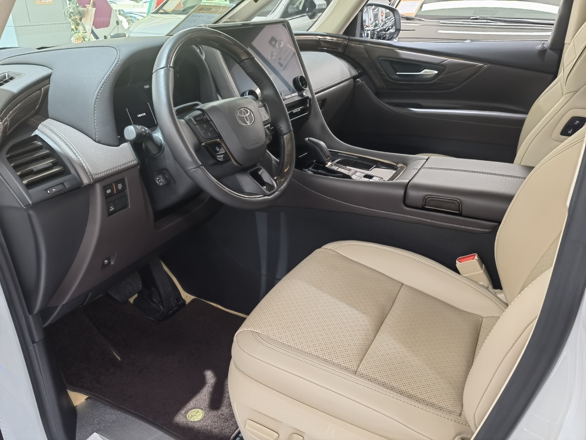 Toyota Alphard 2024 car image #7