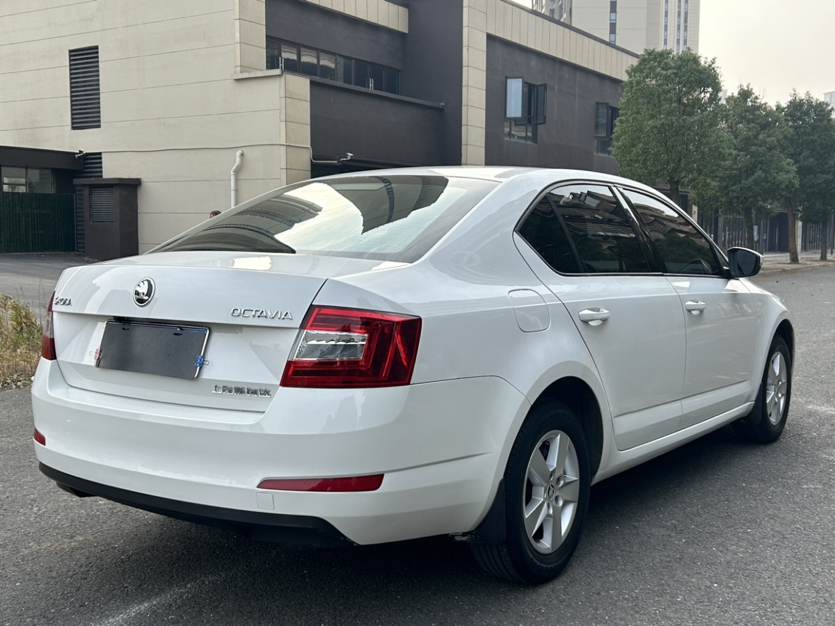 Skoda Octavia 2017 car image #7