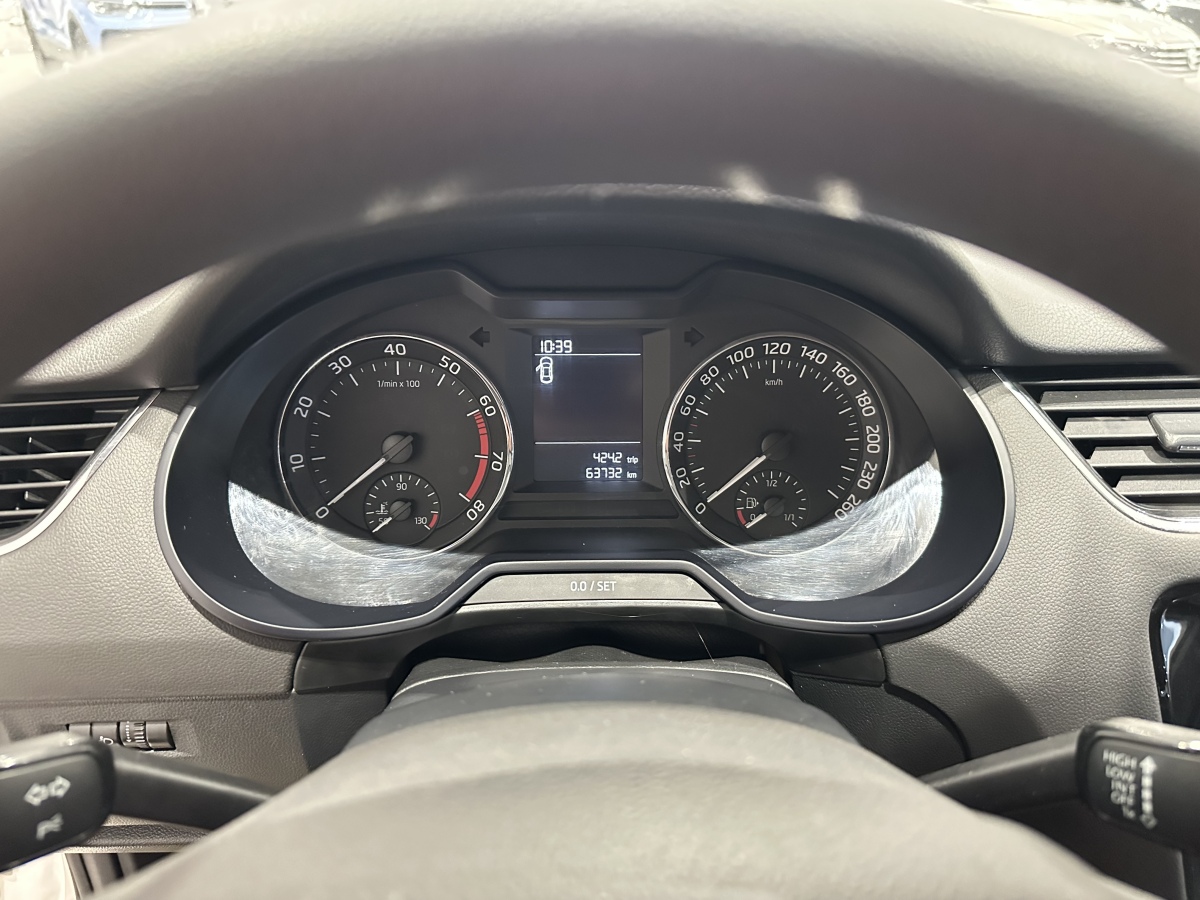 Skoda Octavia 2020 car image #7