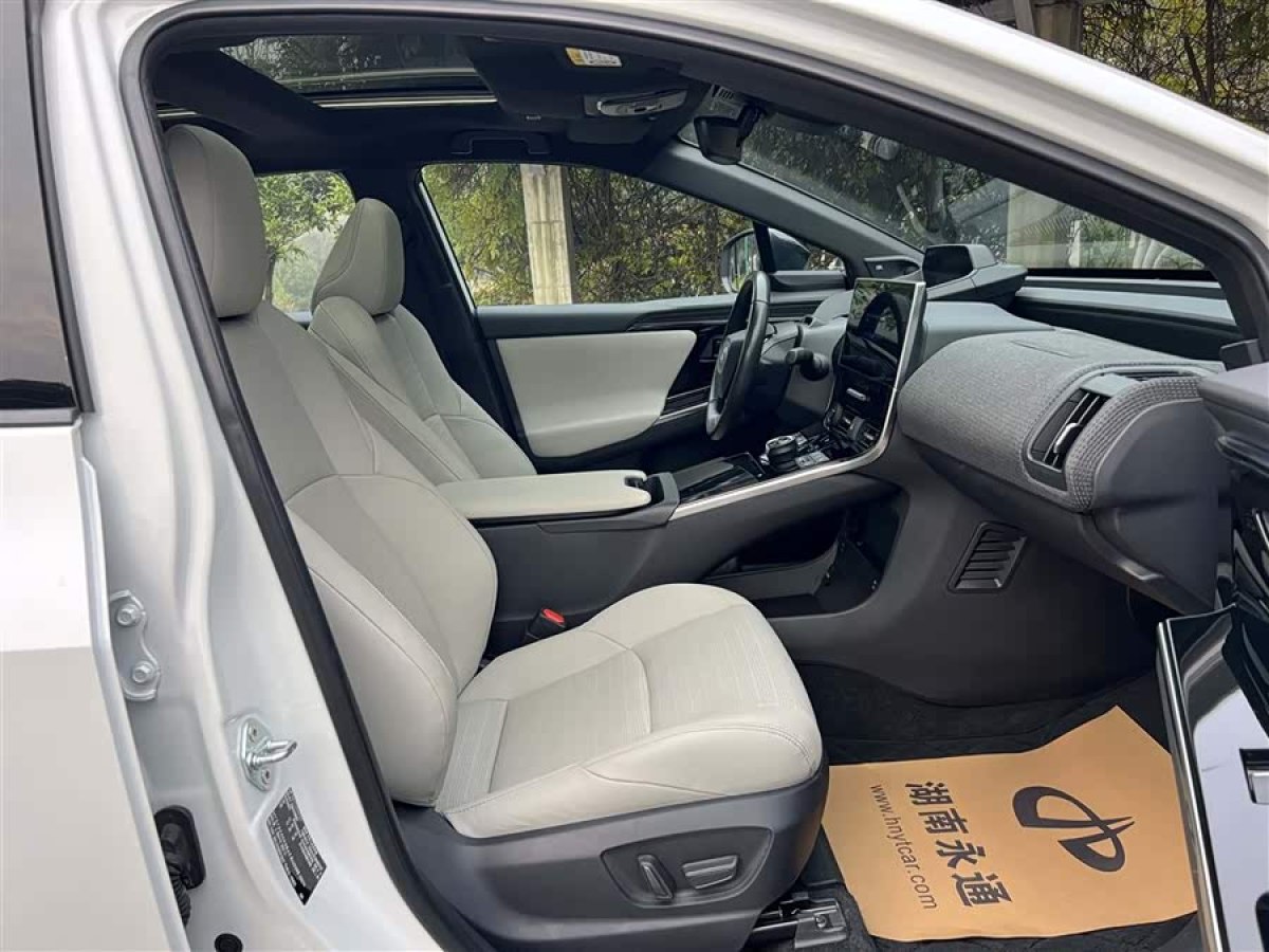 Toyota bZ4X 2022 immagine di auto #7