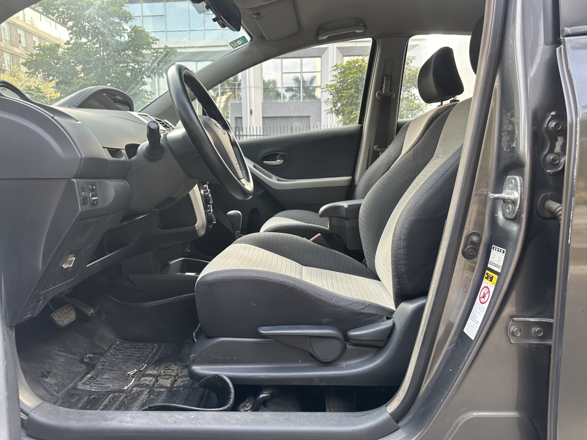 Toyota Yaris 2010 #7 Toyota Yaris 2010 car image #7