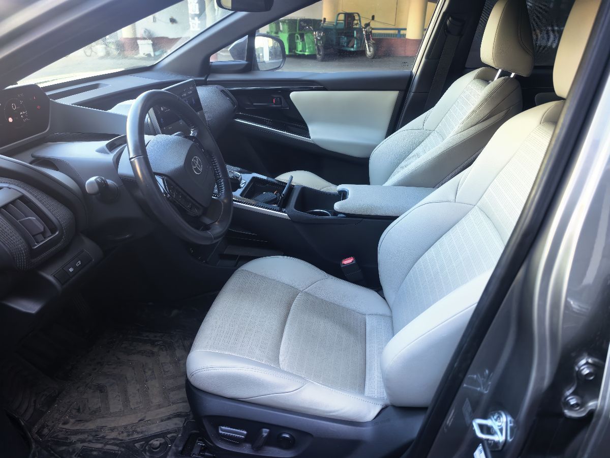 Toyota bZ4X 2022 immagine di auto #7