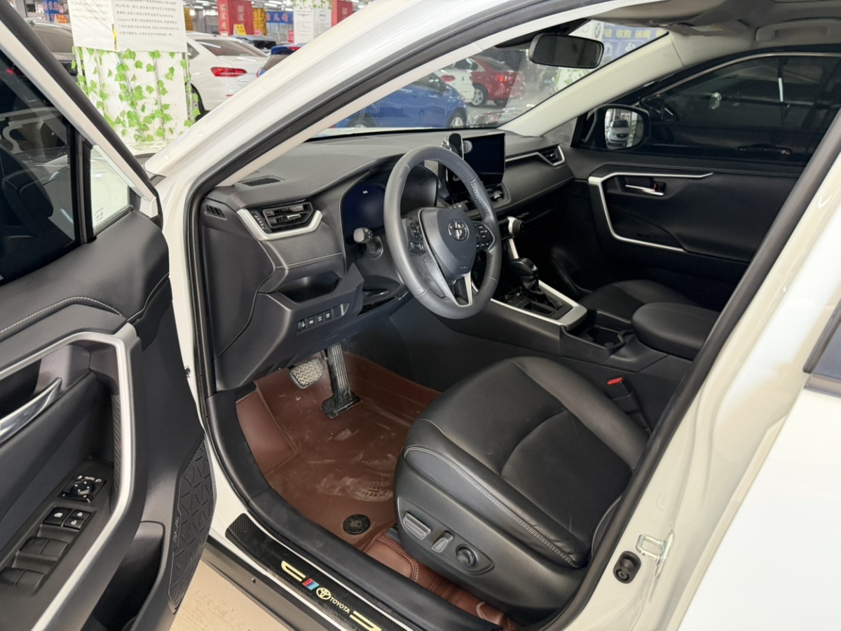 Toyota RAV4 2024 car image #7