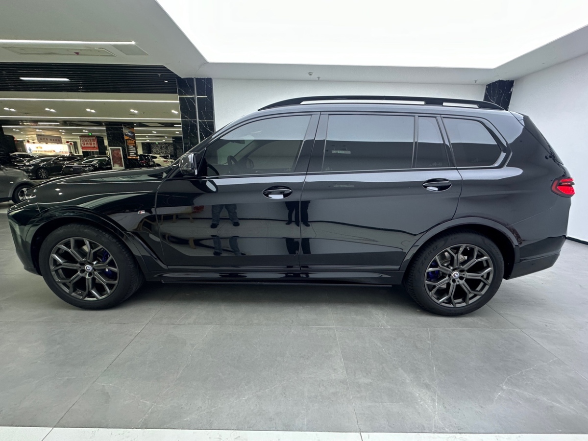 BMW X7 2024 car image #7