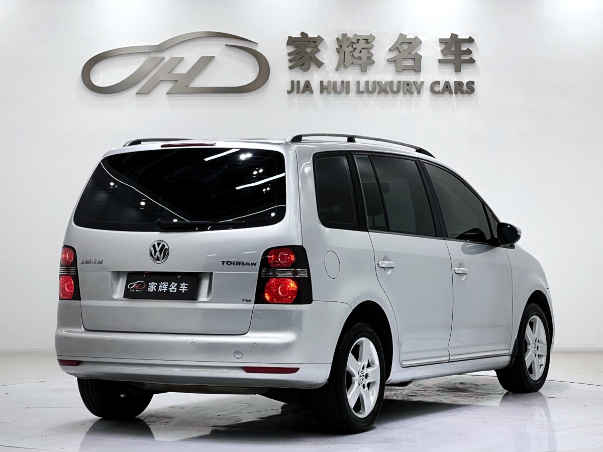 Volkswagen Touran 2012 car image #7