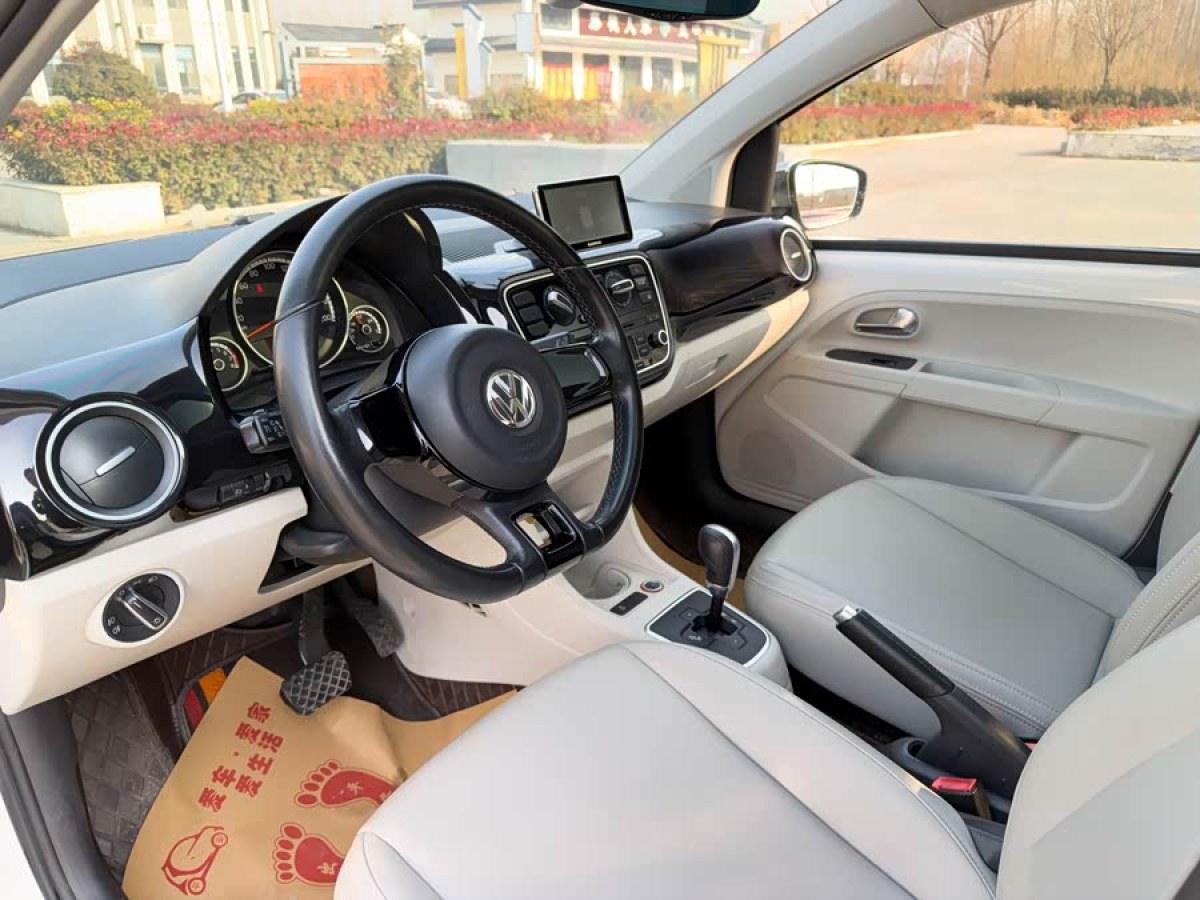 Volkswagen up! 2016 immagine di auto #7