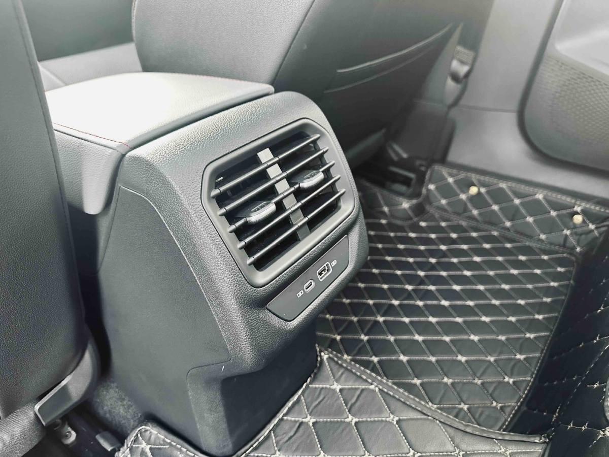 Volkswagen Lamando 2025 immagine di auto #7