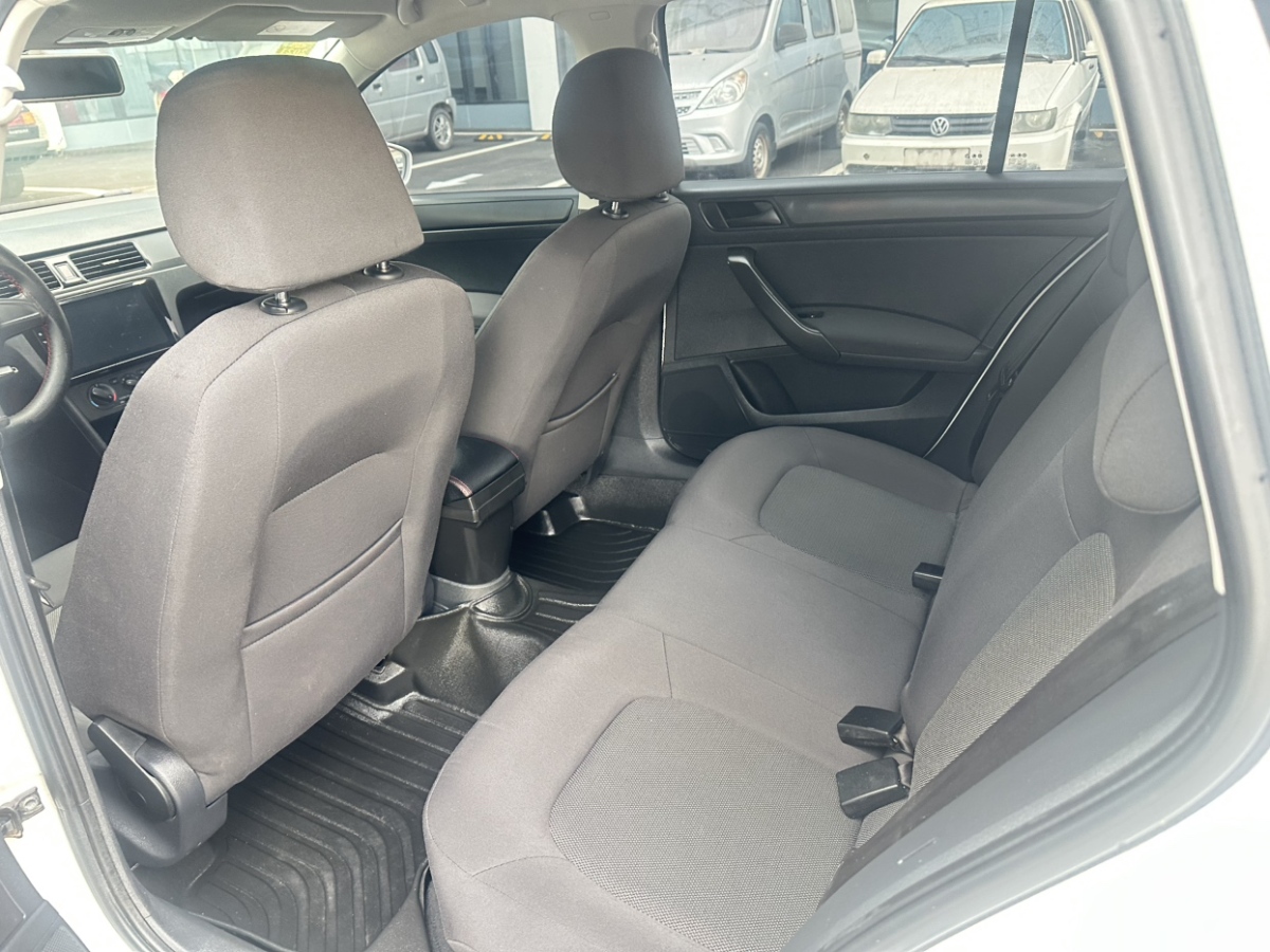 Skoda Rapid Spaceback 2017 car image #7