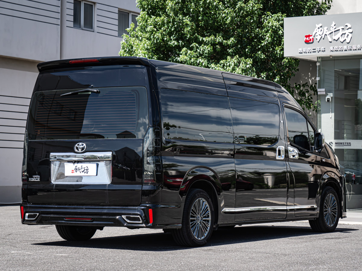 Toyota Hiace 2024 car image #7