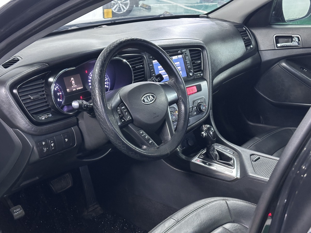 Kia K5 2012 car image #7