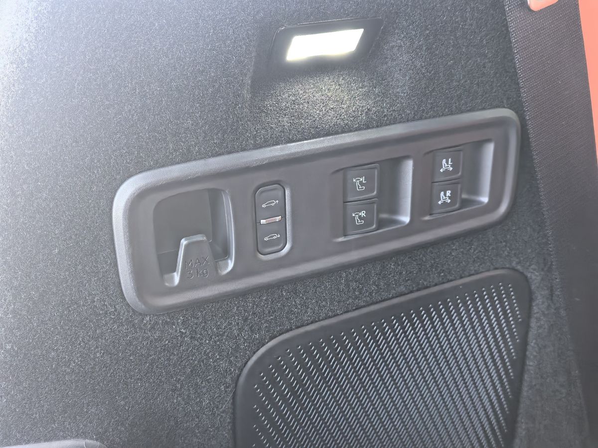 Lynk & Co 900 2025 car image #7