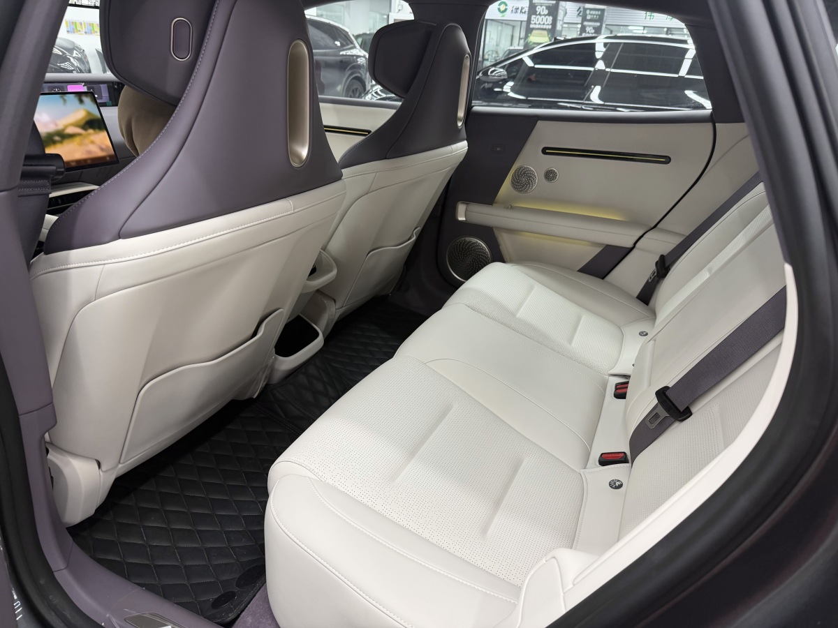 Avatr 06 2025 car image #7