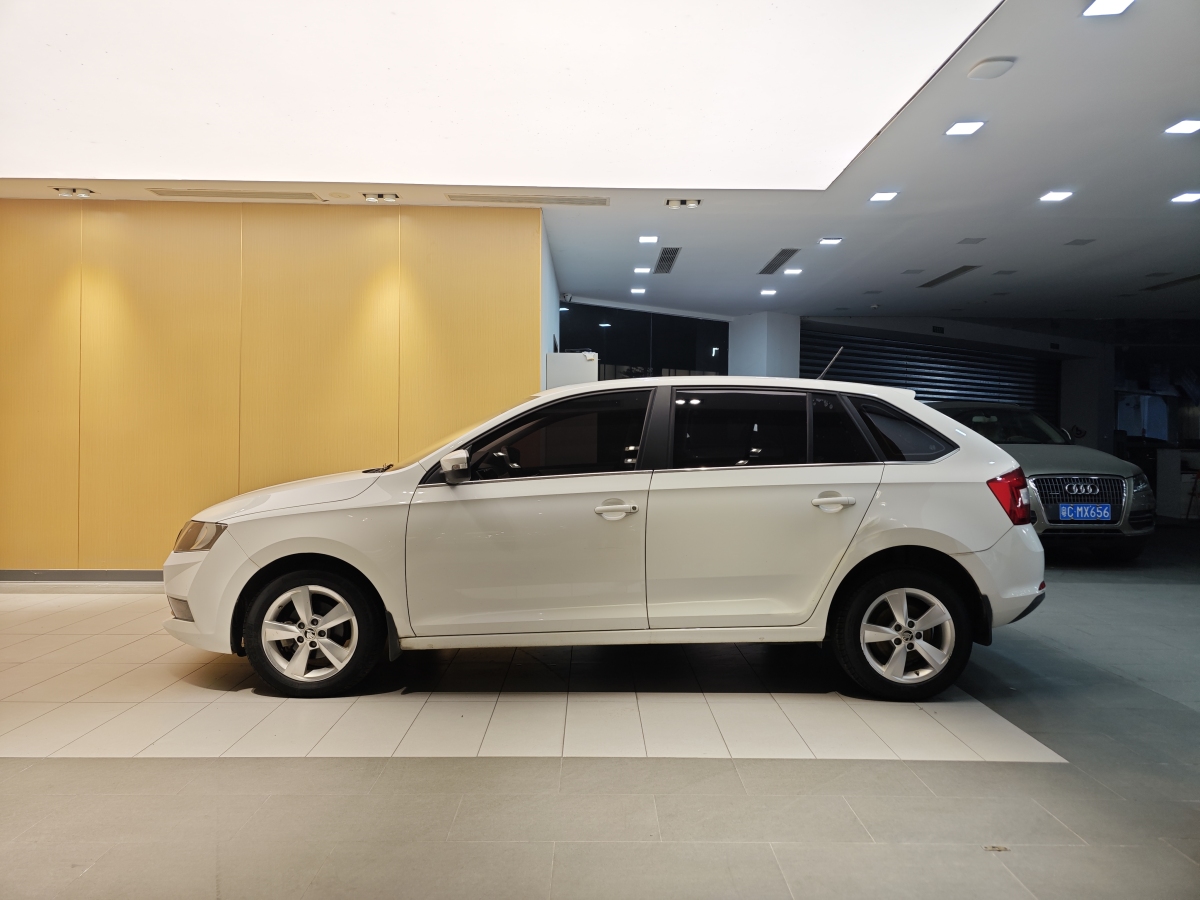 Skoda Rapid Spaceback 2019 car image #7