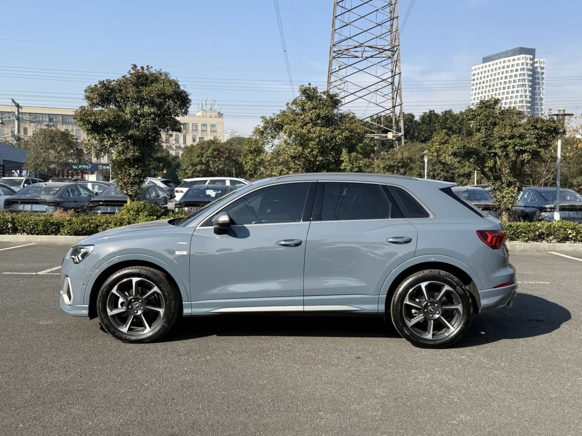 Audi Q3 2022 car image #7