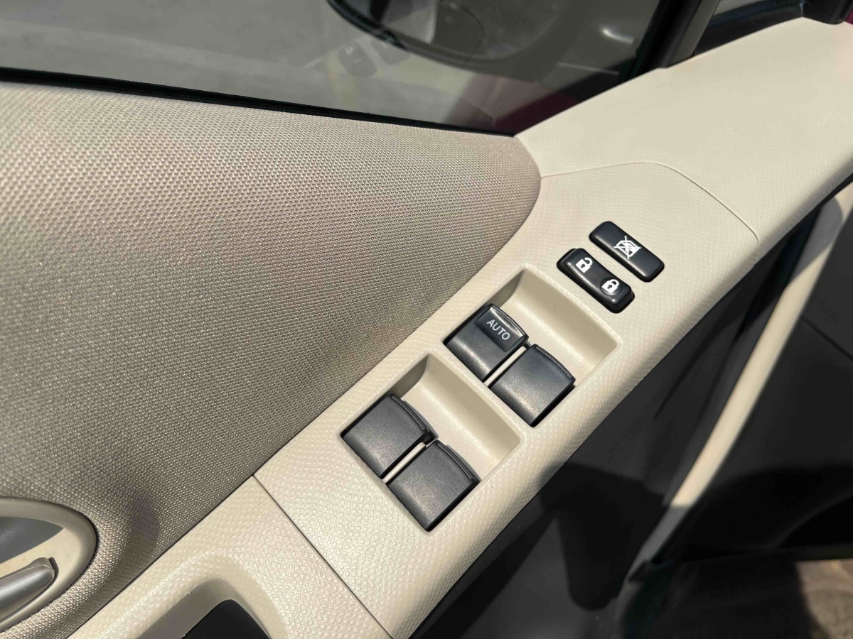 Toyota Yaris 2010 imagem de carro #7