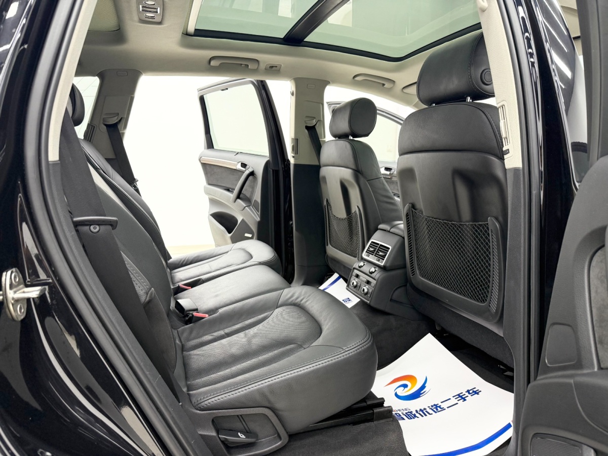 Audi Q7 2010 car image #7