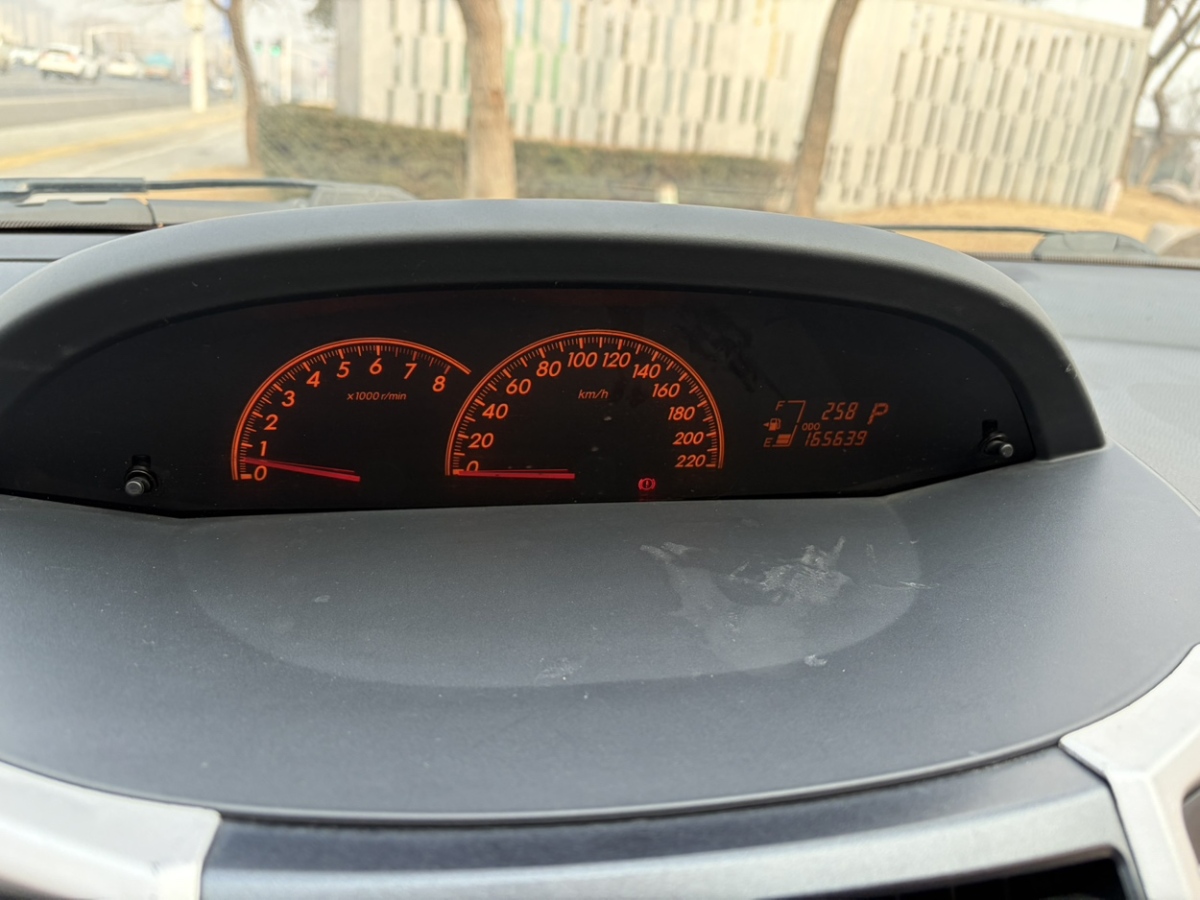 Toyota Yaris 2012 imagen de coche #7