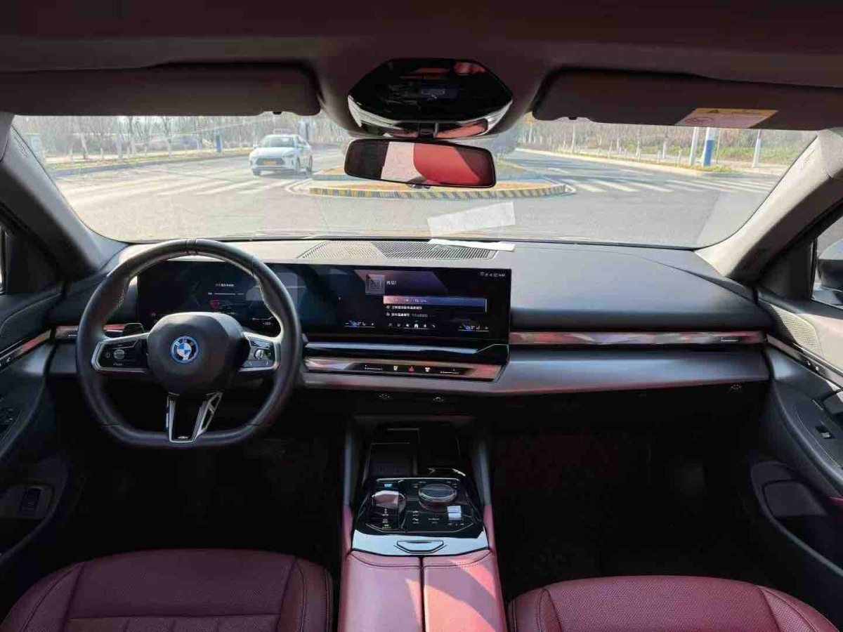 BMW i5 2024 car image #7