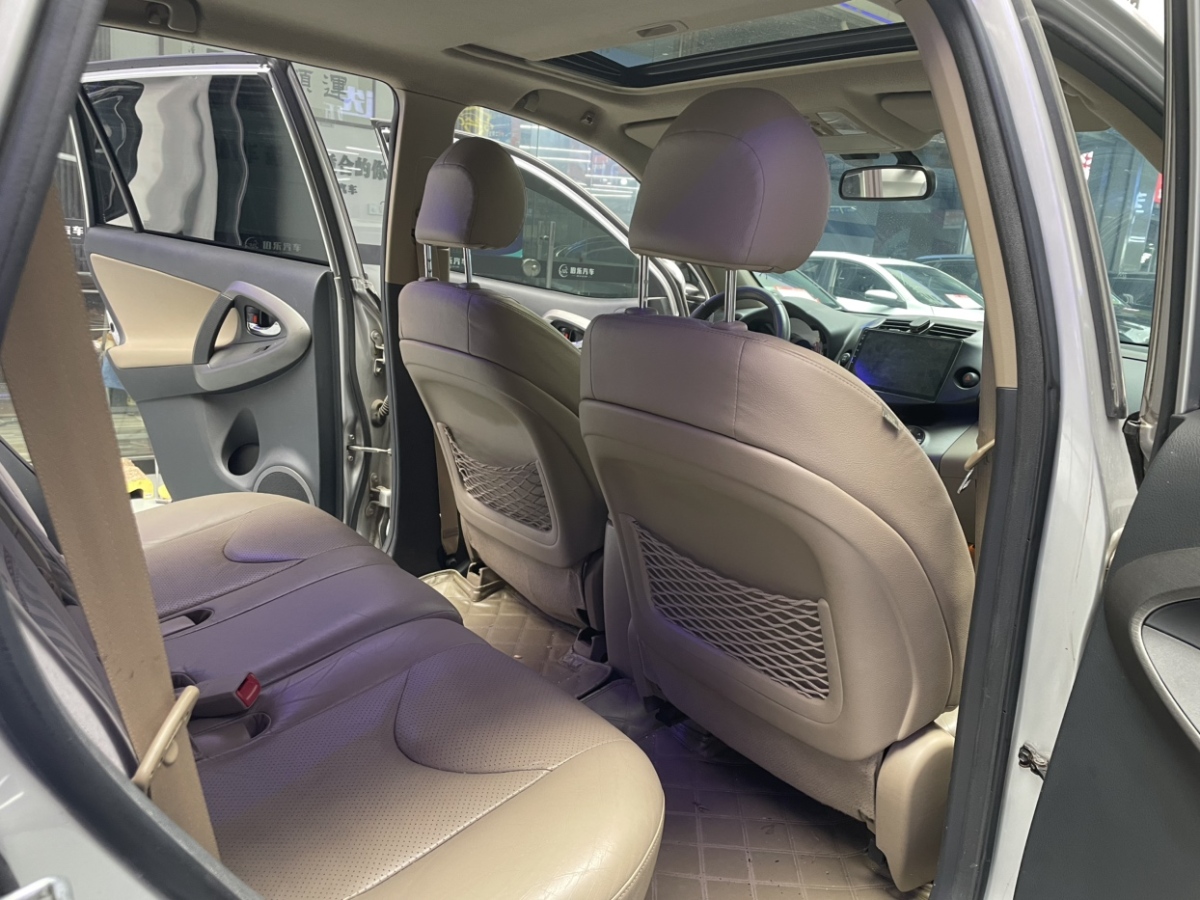 Toyota RAV4 2011 car image #7
