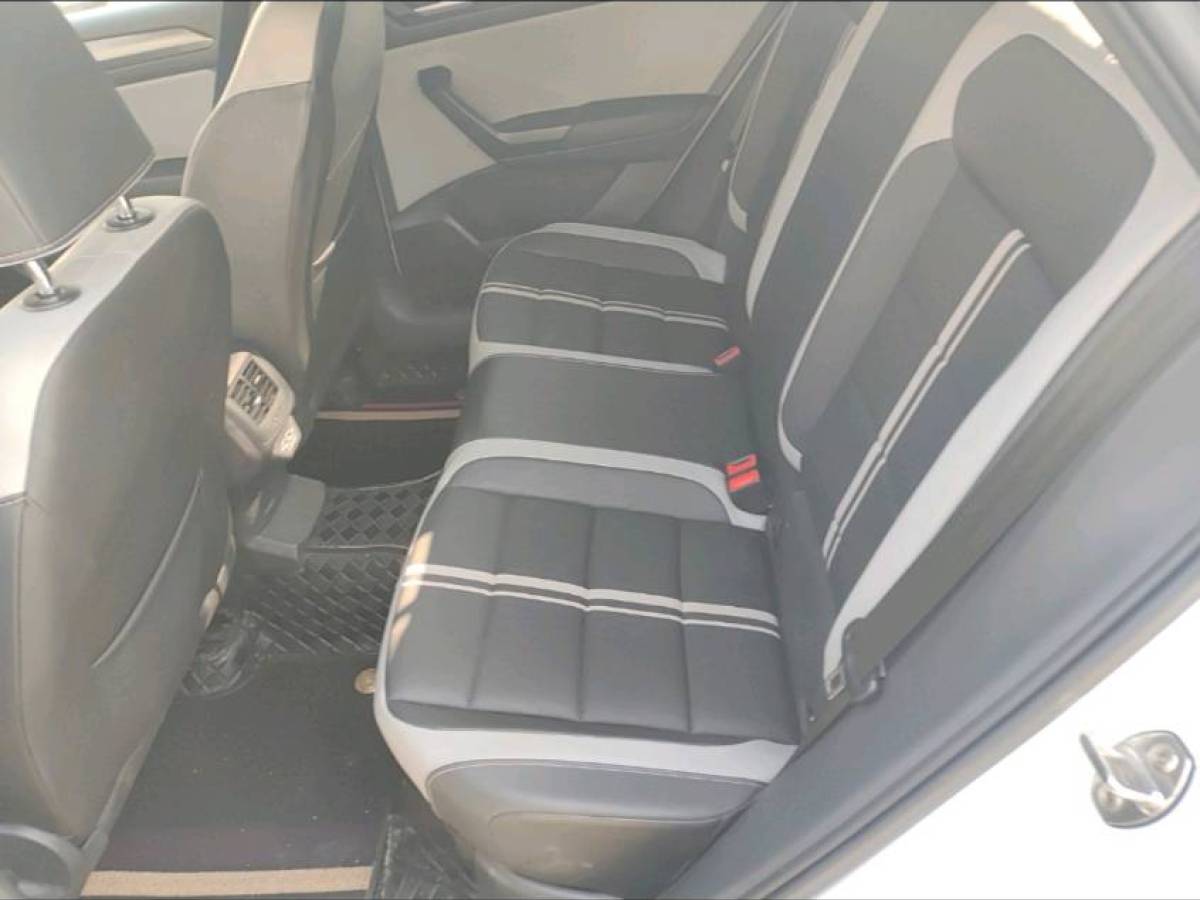 Volkswagen T-Roc 2023 car image #7