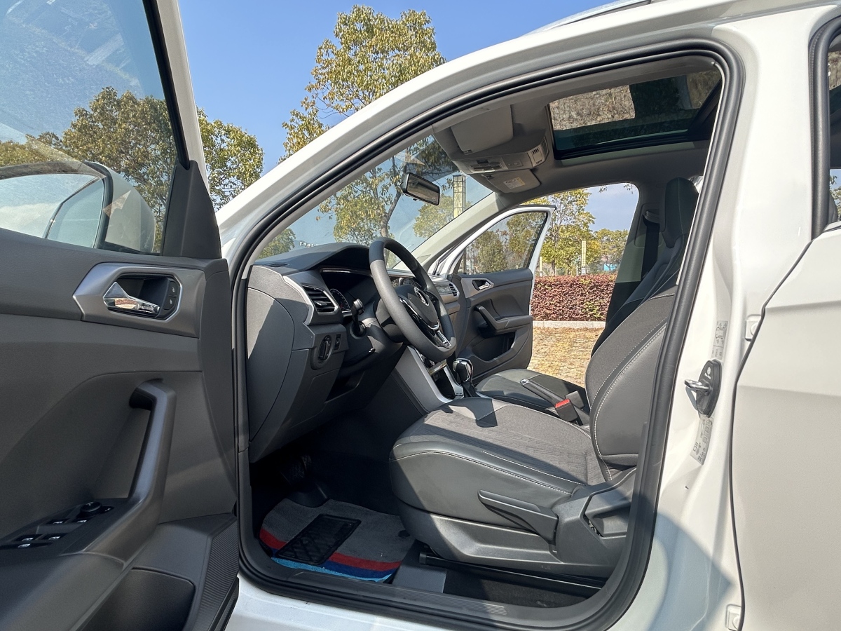 Volkswagen T-Cross 2020 car image #7