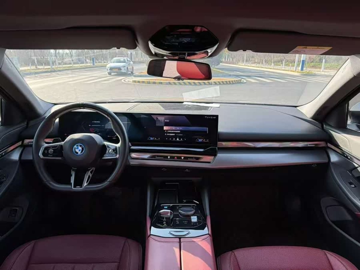 BMW i5 2024 car image #7