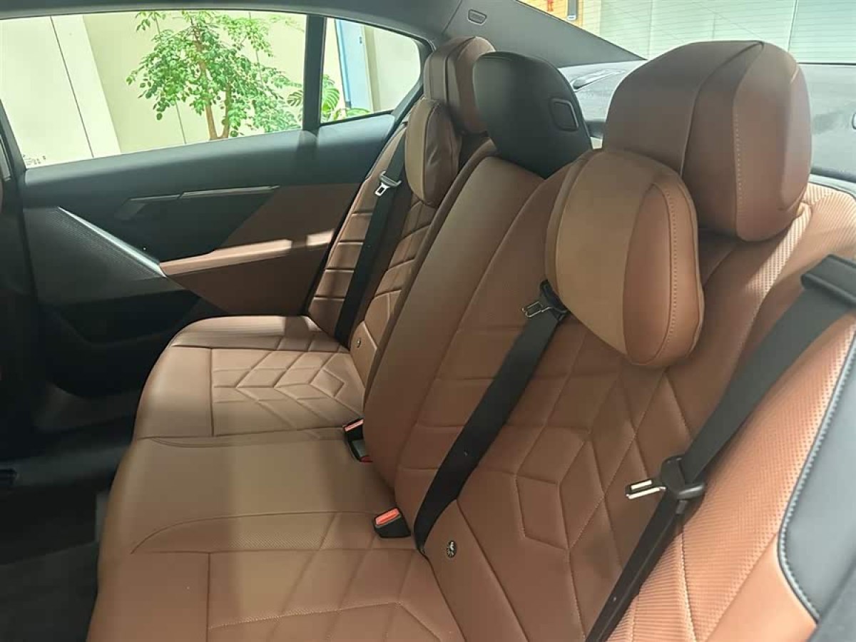 BMW i5 2024 car image #7