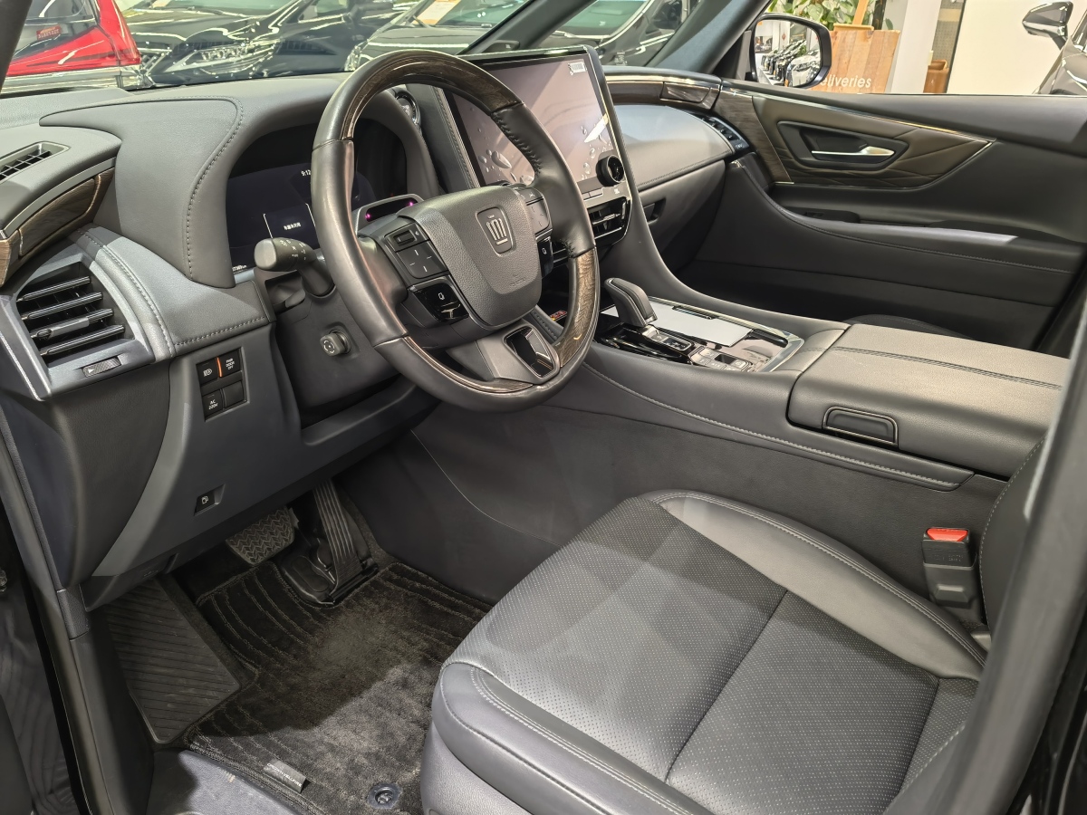 Toyota Vellfire 2025 car image #7