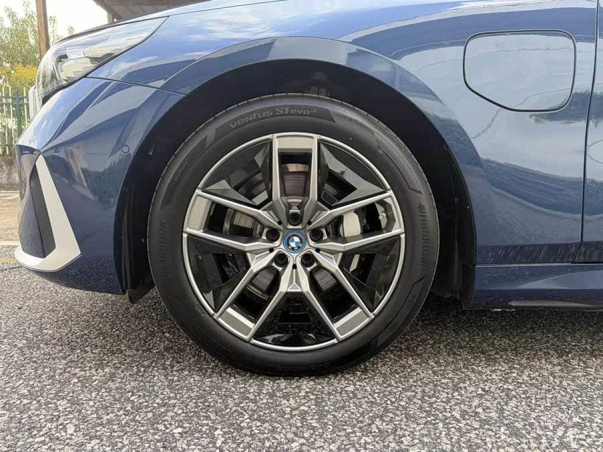 BMW i5 2024 #7 BMW i5 2024 car image #7