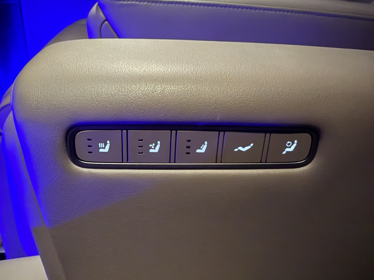 理想汽车 理想MEGA 2025 汽车图片 #7