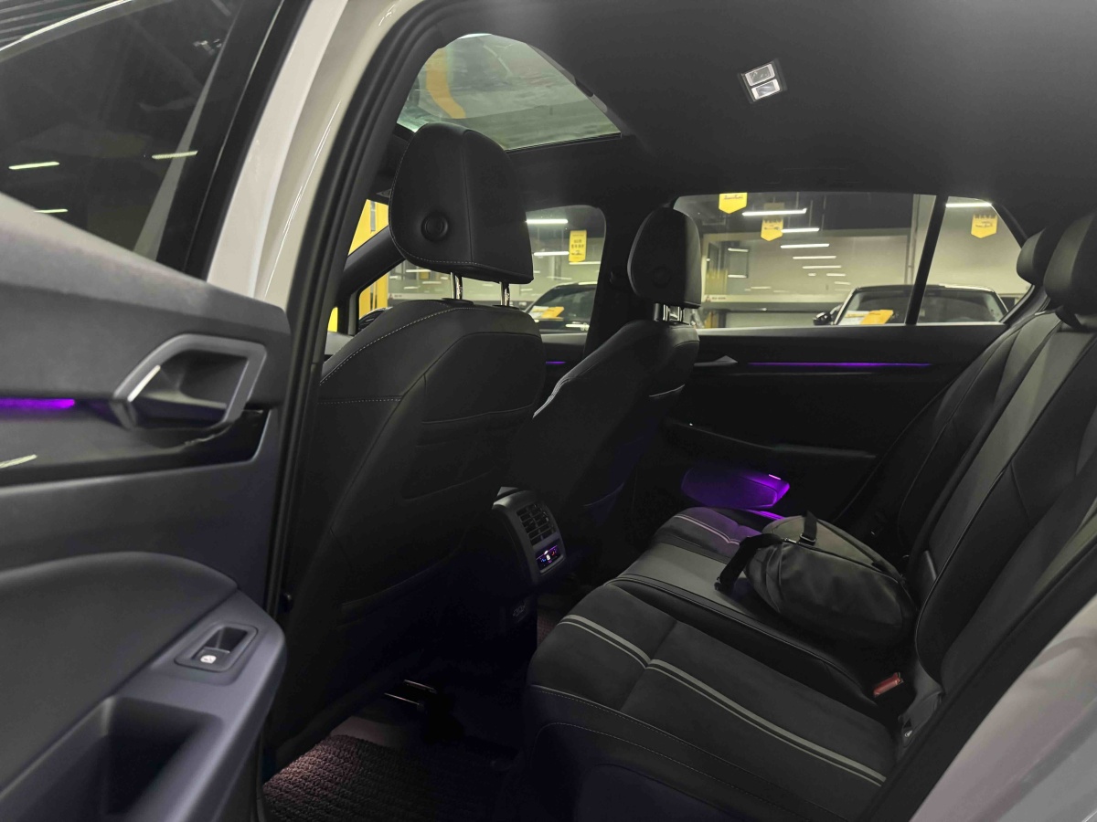 Volkswagen Golf 2025 car image #7
