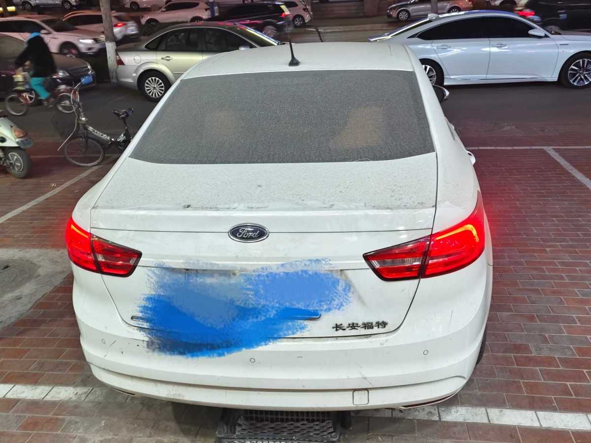 Ford Escort 2015 car image #7