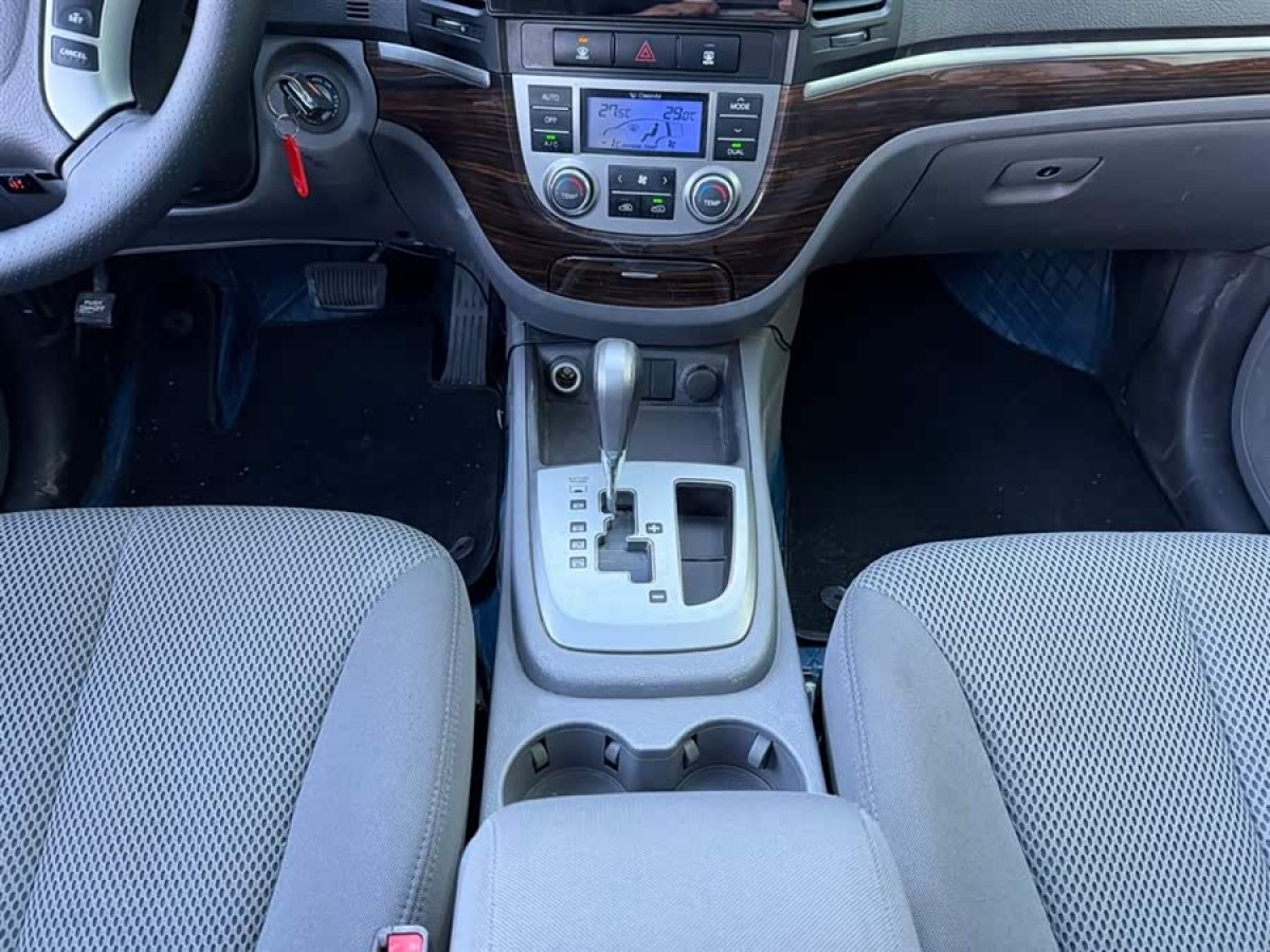 Hyundai Santa Fe Classic 2010 car image #7