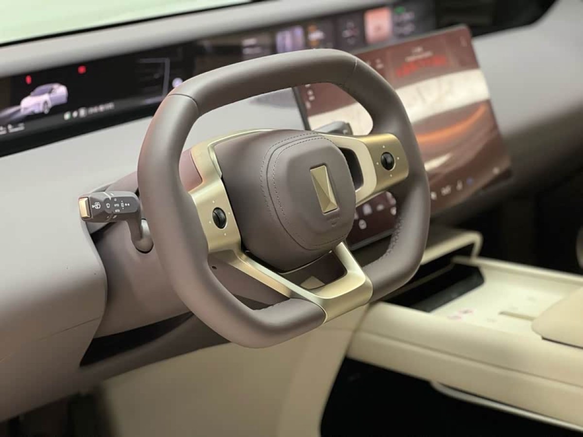 Avatr 06 2025 car image #7