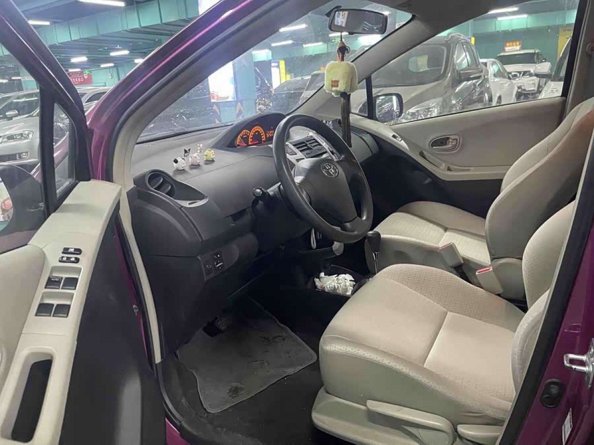 Toyota Yaris 2011 car image #7