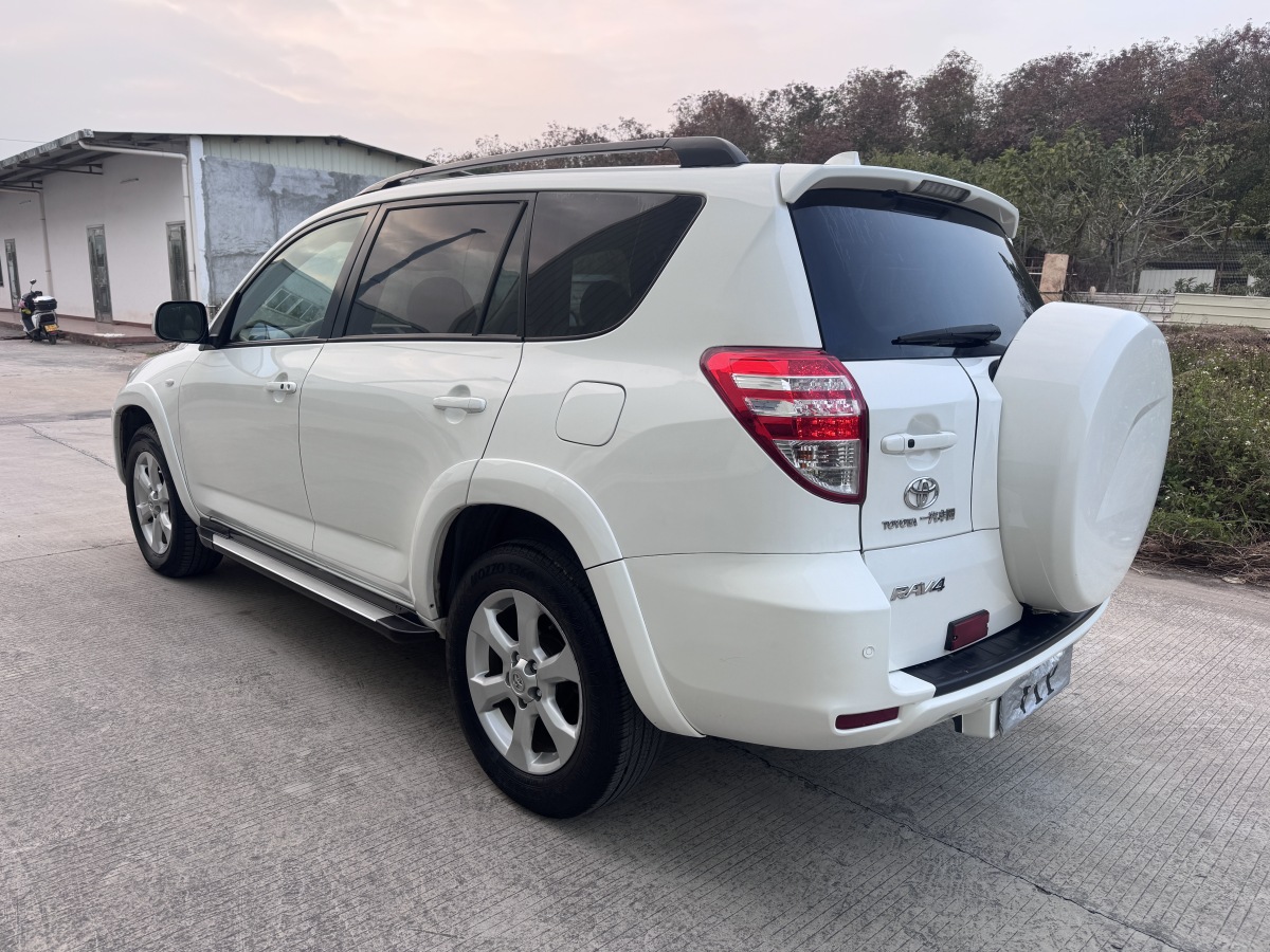 Toyota RAV4 2009 car image #7