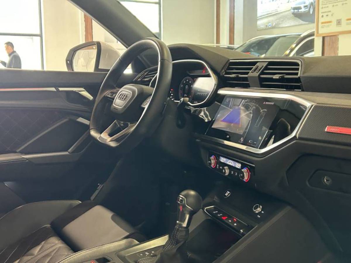 Audi Q3 2024 صورة سيارة #7