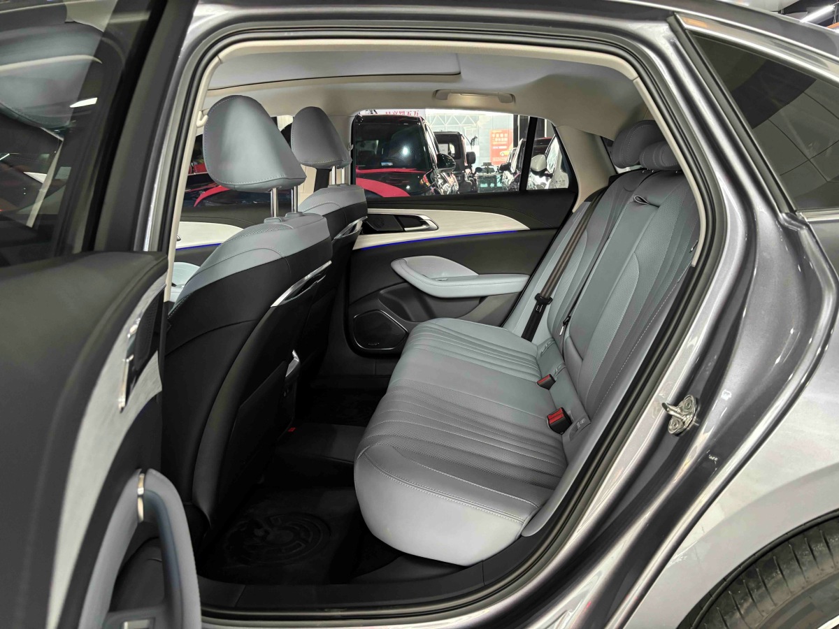 HongQi H5 PHEV 2025 #7 HongQi H5 PHEV 2025 car image #7