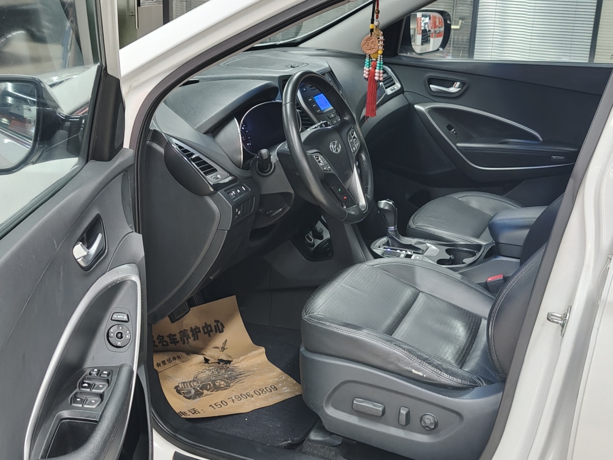 Hyundai Santa Fe 2013 car image #7