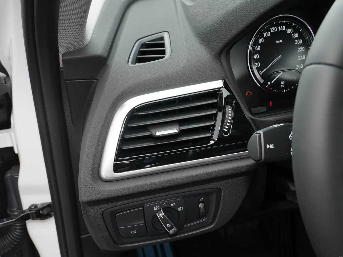 BMW 1 Series 2021 car image #7