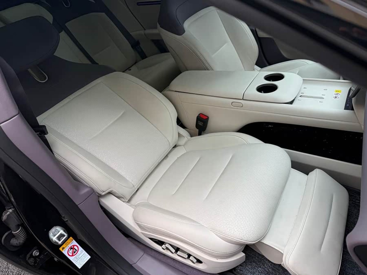 Avatr 06 2025 immagine di auto #7